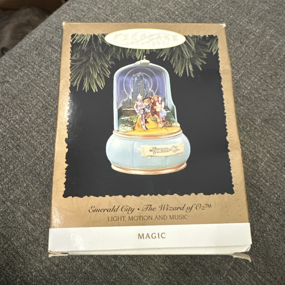 Vintage Hallmark Keepsake Ornament Wizard of Oz Emerald City Magic 1996 QLX7454